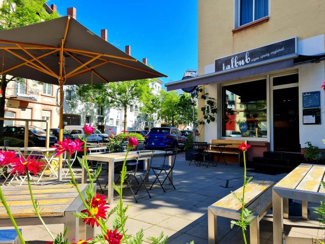 talbub Café und Restaurant Foto mit Terrasse